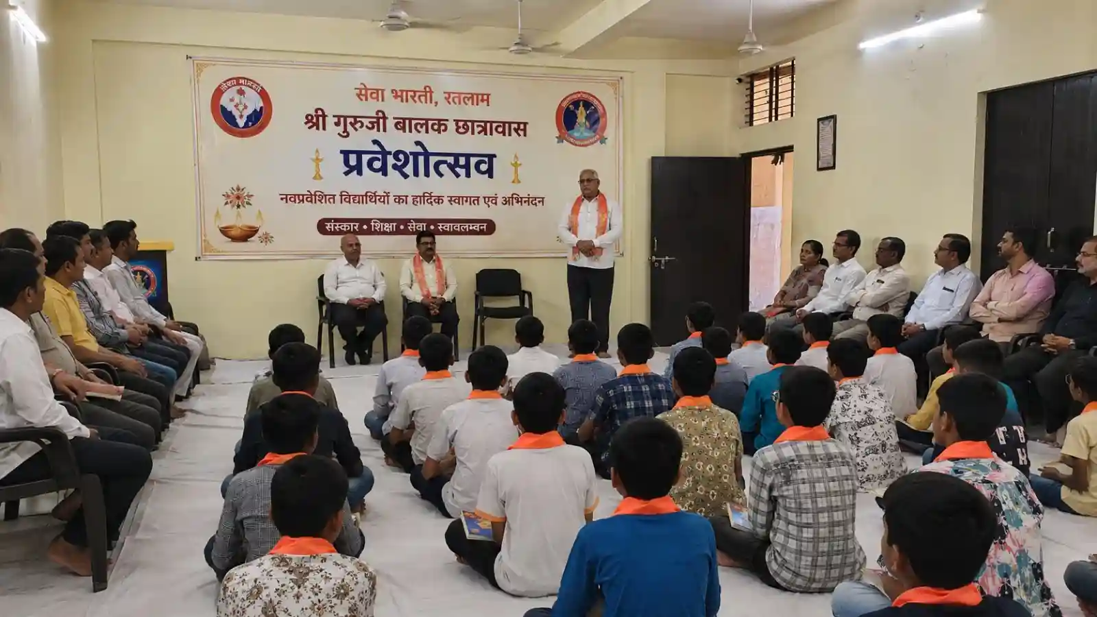 श्री गुरुजी बालक छात्रावास में प्रवेशोत्सव संपन्न, 7 नए विद्यार्थियों का हुआ स्वागत